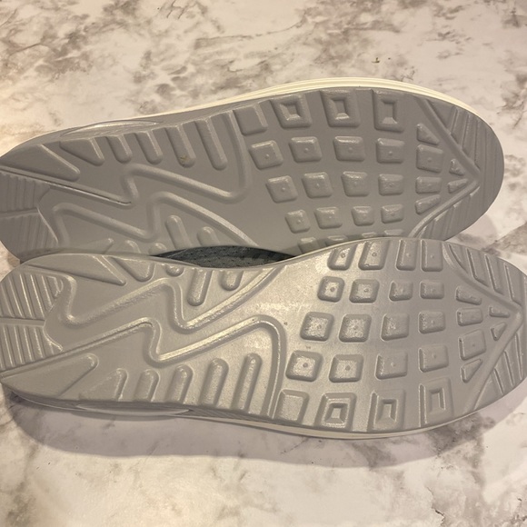 Slip on Shoes - Picture 4 of 8